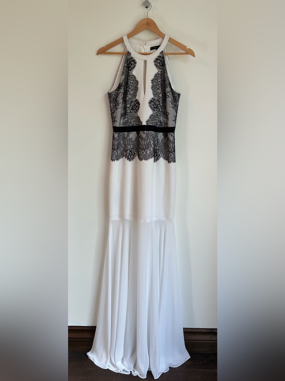 BCBGMaxAzria Georgianna Halter Lace-Trim Gown - Size 4